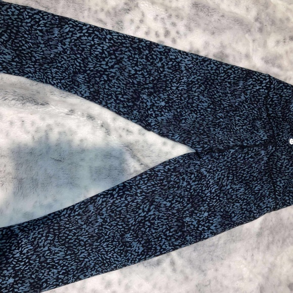 6 pairs of size 6 Lululemon - Picture 4 of 11